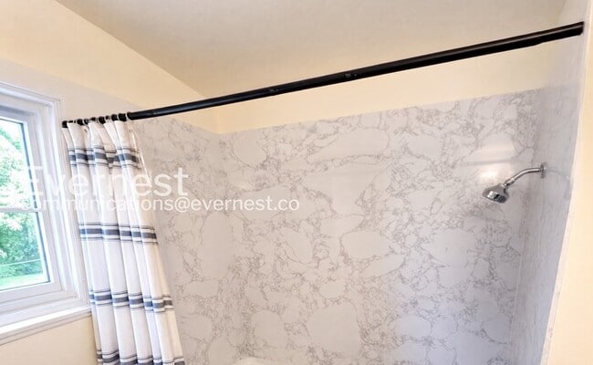 Building Photo - 4-Bed/2-Bath/Available Now!