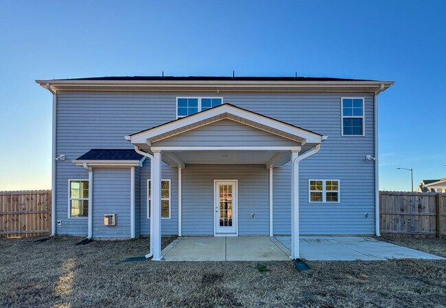 Building Photo - Stunning 4 Bed Home with Fenced Backyard