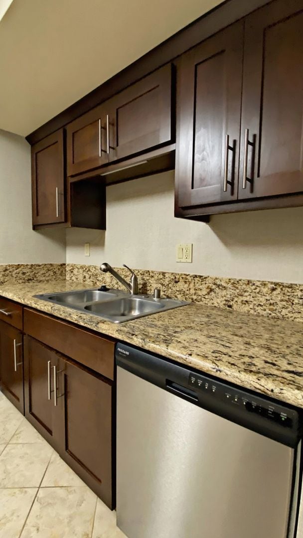 Building Photo - Gorgeous 14th Floor 2 Bd, 2 Bath Condo Available Now!