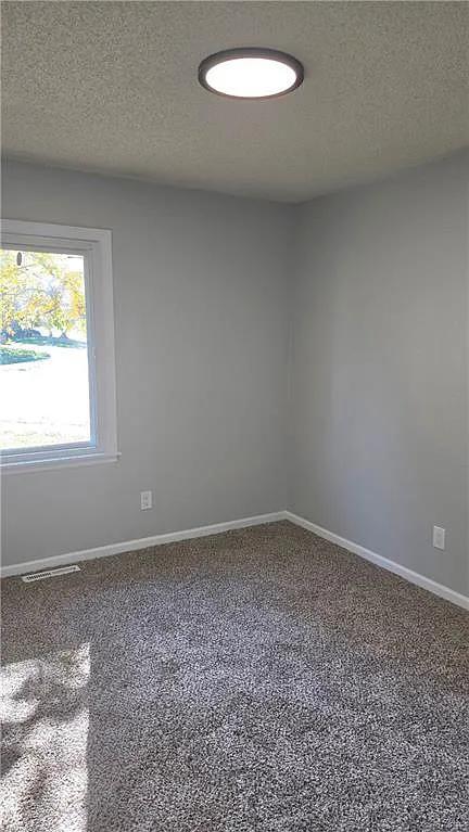 Building Photo - 518 SE Timbercreek Ln