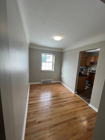 Dining room - 270 E 200th St