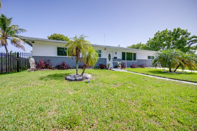 Building Photo - 280 NW 207th St