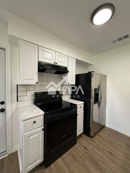 Building Photo - 4422 Desert View Dr