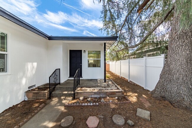 Building Photo - Fully Renovated 2 Bed • 1.5 Bath Duplex