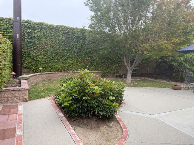 Building Photo - Mid century 4+2 bedroom house near Ventura College