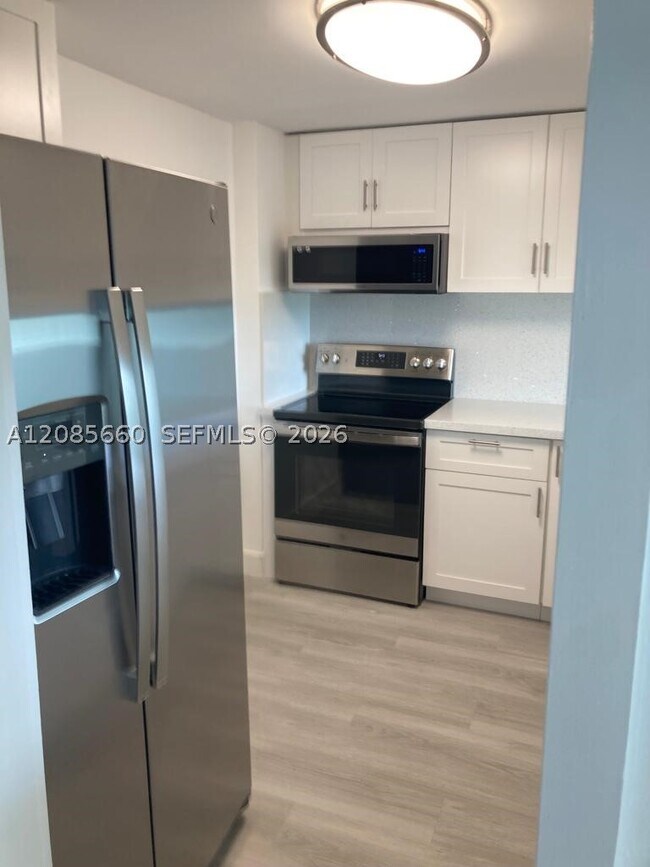 Building Photo - 9125 SW 77th Ave