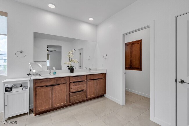 Building Photo - 1309 Azure Jay Ave