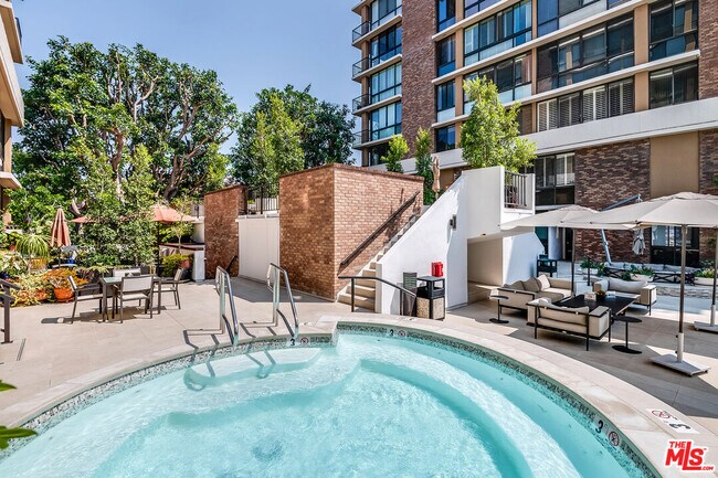 Building Photo - 211 S Spalding Dr