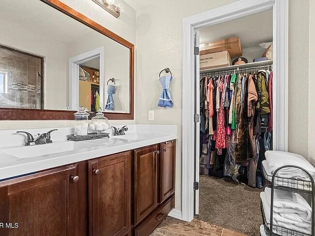 Building Photo - 5525 Valley Cedar Dr