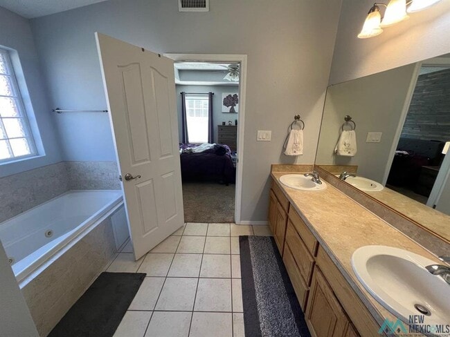 Building Photo - 3617 Benjamin Davis Dr