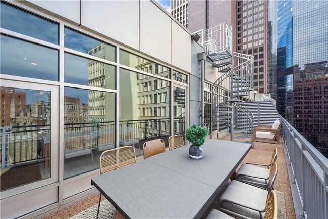 Building Photo - 301 Fifth Ave