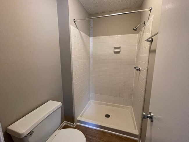 Building Photo - SW - Updated Townhome.  New Flooring, Just...