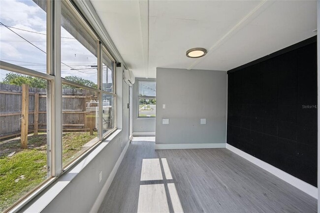 Building Photo - 6036 Dogwood Dr