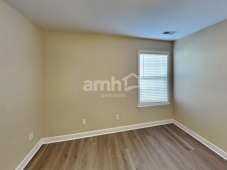 Building Photo - 7008 Masonboro Dr