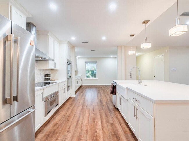 Building Photo - 317 Cedar Dr