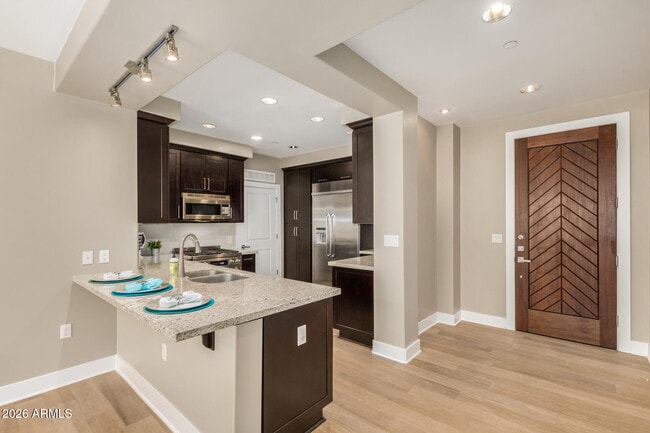 Building Photo - 4803 N Woodmere Fairway