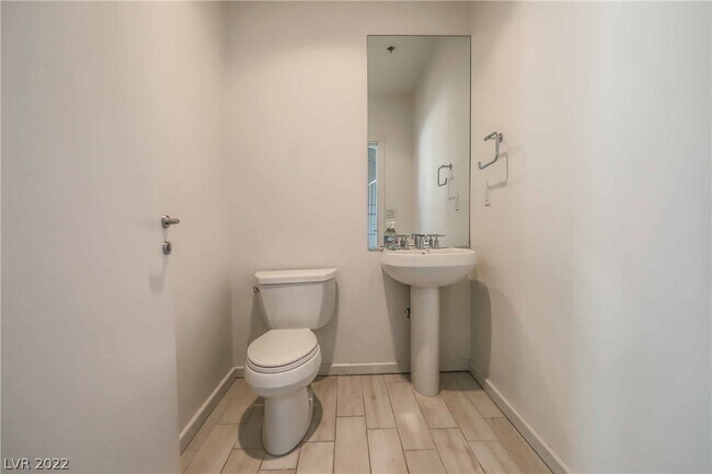 Building Photo - 900 S Las Vegas Blvd