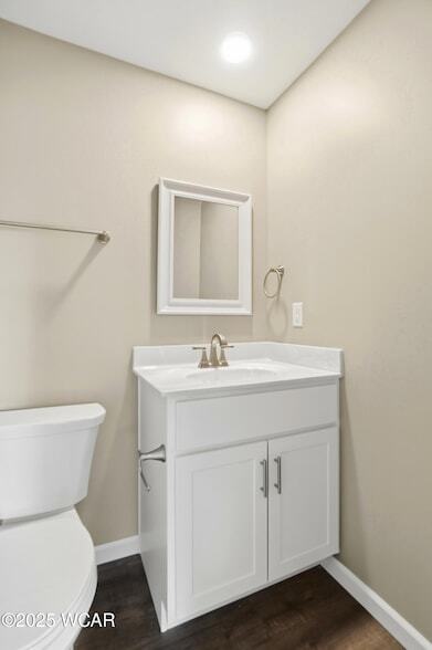 Building Photo - 2888 Lake Cir Dr