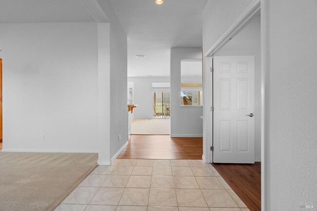 Building Photo - 139 Cedar Ridge Dr