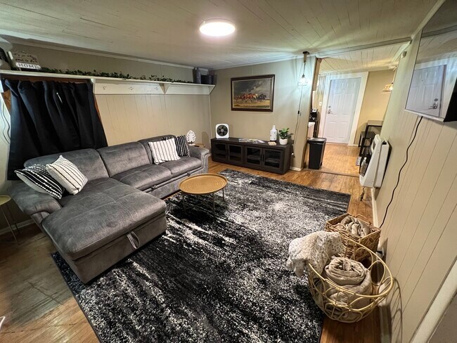 Well decorated living room - 54 Woodlawn Ave