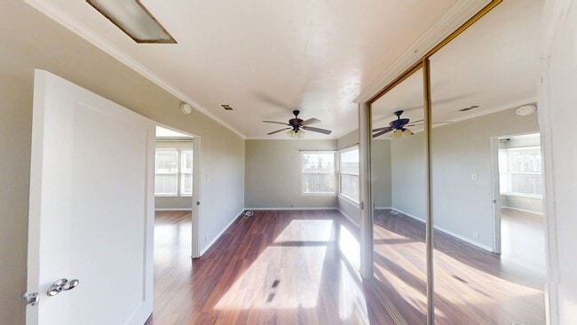 Building Photo - Cozy 2 bedroom 1 bathroom home!