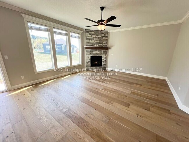 Building Photo - Location and Luxury Perfected in Parkville!