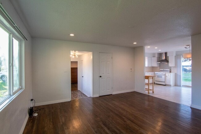 Building Photo - South Redding Duplex with Many Perks!