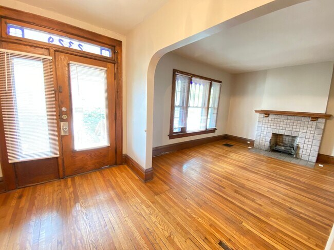 Building Photo - 2329 Indianola Ave