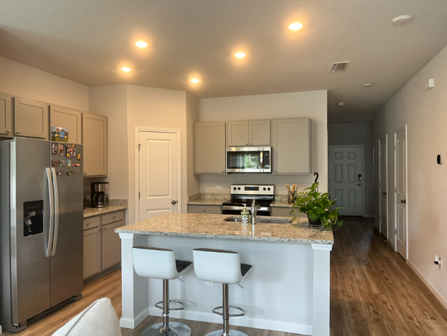 Building Photo - 14542 Macadamia Ln
