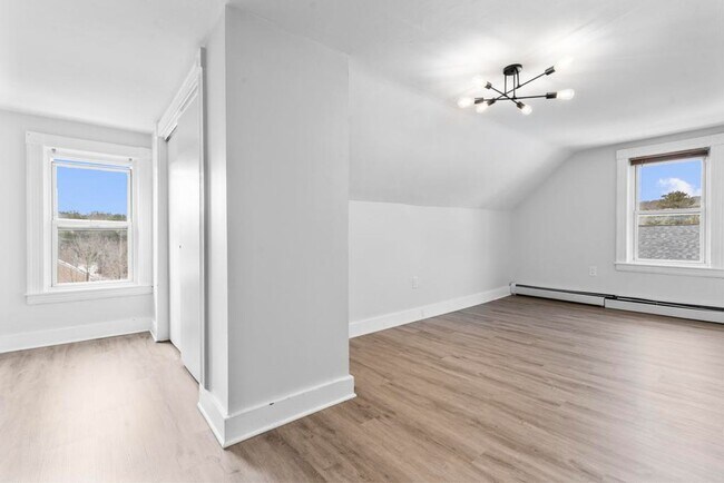 Building Photo - 30 Anthony St