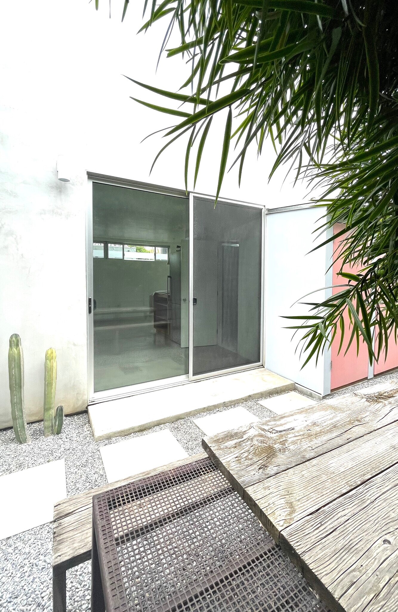 another view inside - 939 Indiana Ave