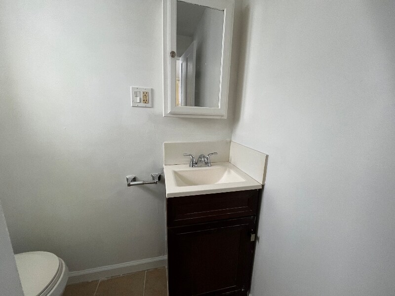 Building Photo - 683 State St