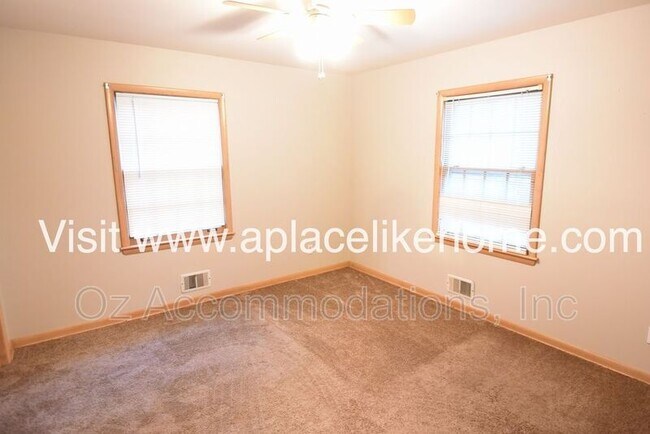 Building Photo - 7820 Arlington Ave