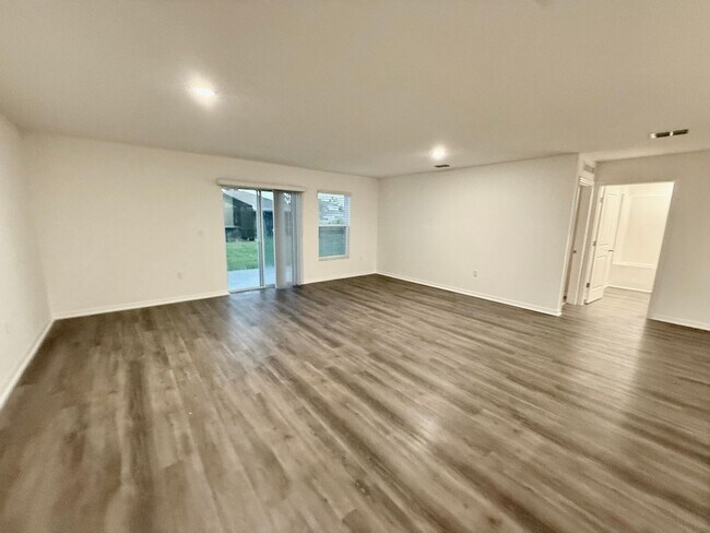 Building Photo - **Move-In-Special** Brand New 4-Bedroom Home in Poinciana – Available Now!