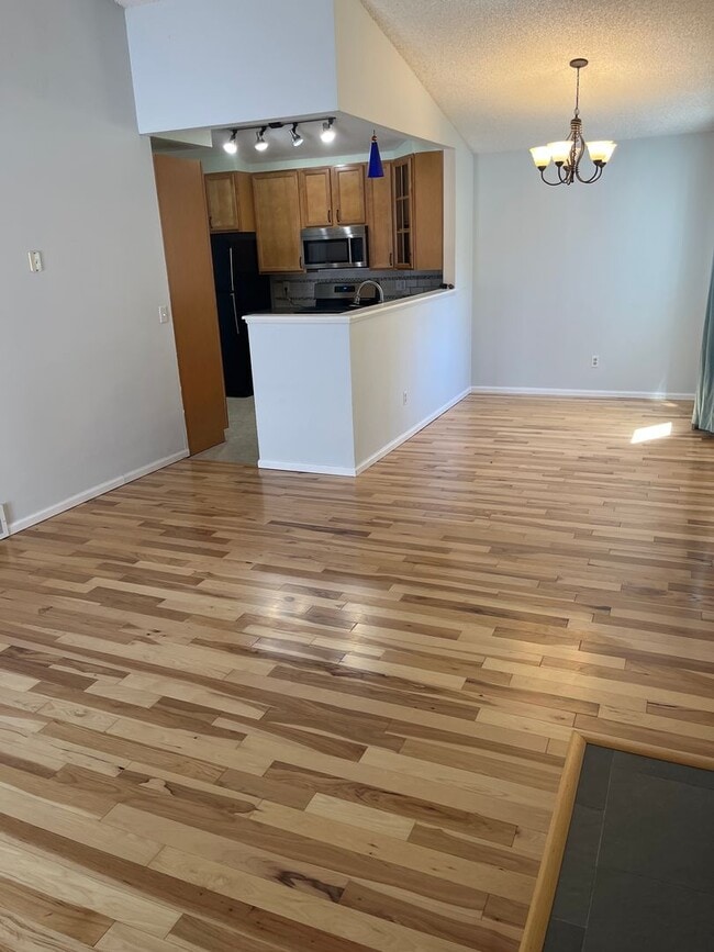 Building Photo - CUTE 2 BED/2 BATH COTTAGE WITH PRIVATE BACKYARD DECK BY GARDEN ACRES PARK