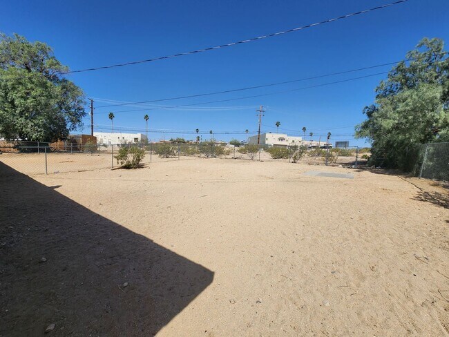 Building Photo - Ocotillo Ave Apt 5826-5828