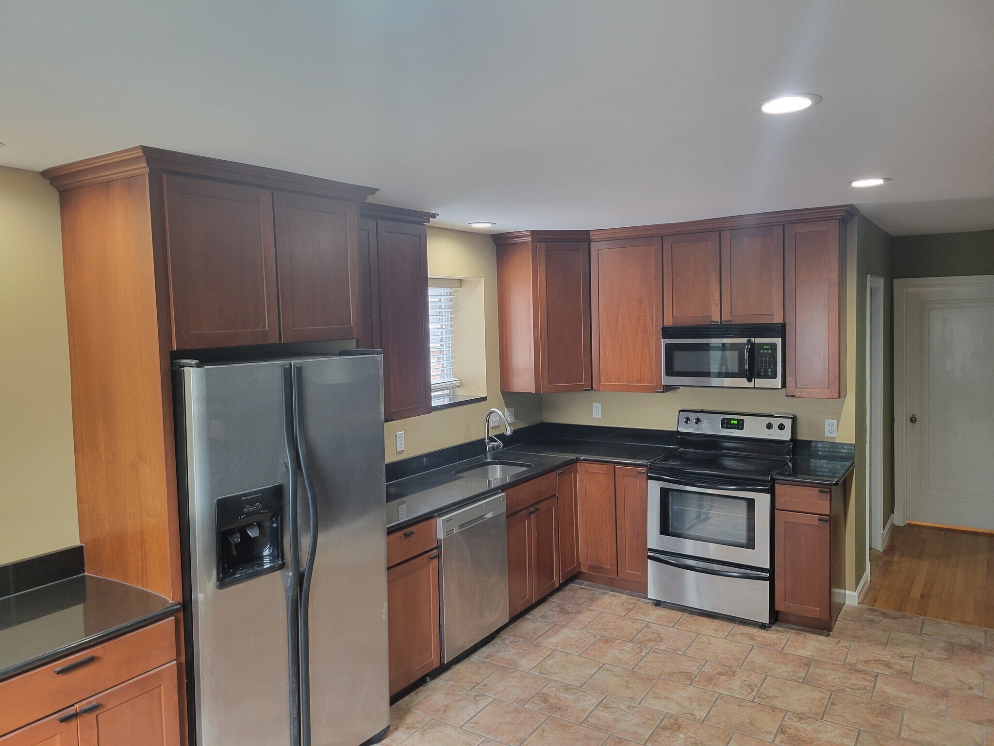 Building Photo - 7230 W Park Ave