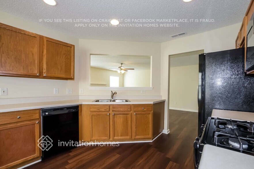 Building Photo - 10728 Glenluce Ave