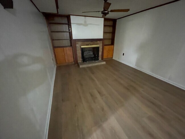 Building Photo - Cute Rental House in Shelbyville