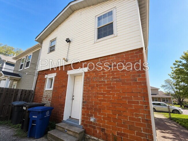 Building Photo - 153 S Cypress Ave