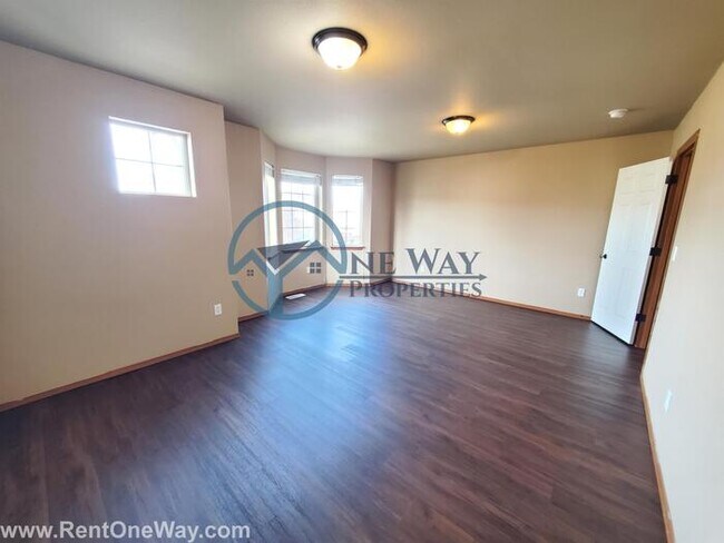 Building Photo - Amazing 3 Bed + 2 bonus rooms in Puyallup!