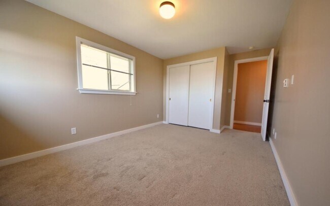 Building Photo - Fremont 5-plex Apts. - 1 bedroom