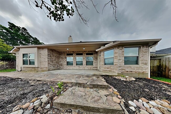 Building Photo - 8227 Sports Haven Dr