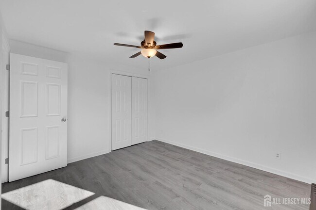 Building Photo - 148 S 4th Ave