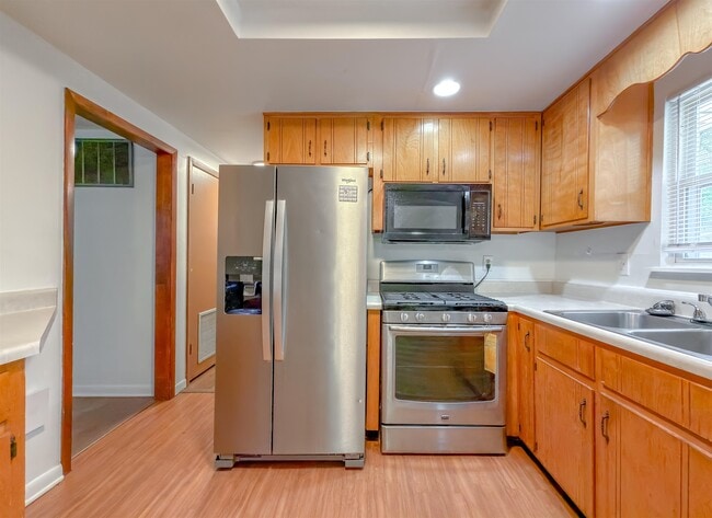 Building Photo - 1210 Carson Dr