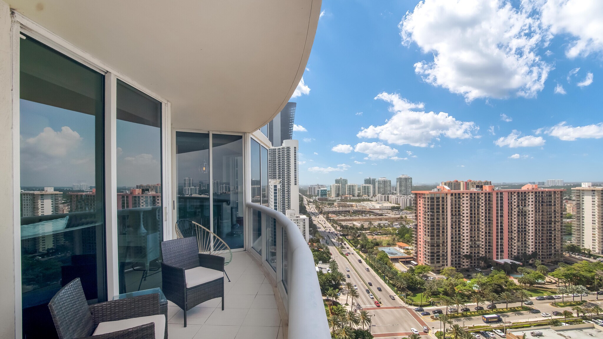 Building Photo - 17555 Collins Ave