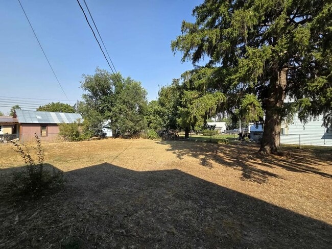 Building Photo - Large 4 Bedroom 2 Bath in Quaint Waterville