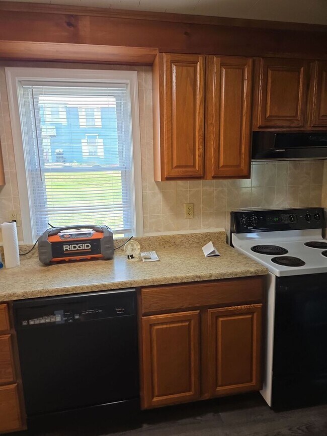 Building Photo - Charming 2-Bedroom Single-Family Home with Patio & Storage Shed