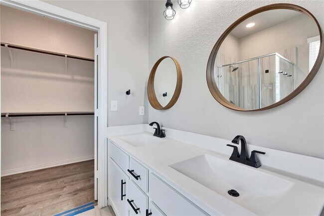 Building Photo - 5905 Giovanni Pl