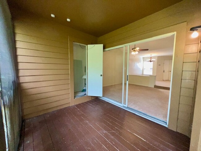 Building Photo - SABLE WALK RENTAL MOVE IN NOW!Spacious 2X2...